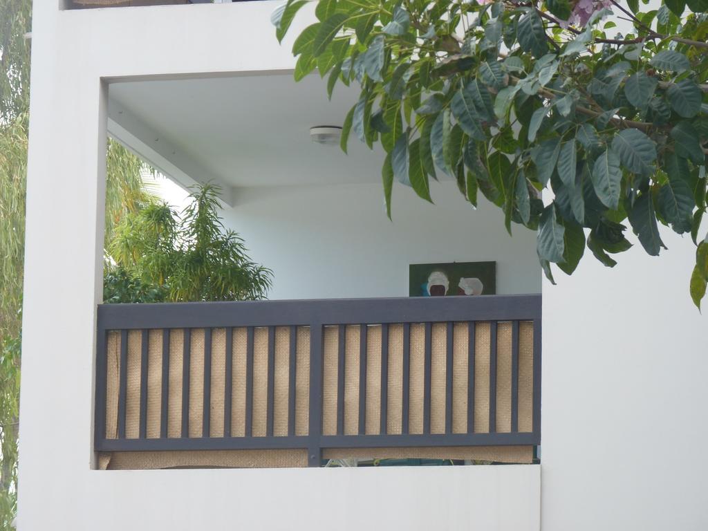 Au Meuble Des Roches Leilighet Saint-Gilles-les Bains Eksteriør bilde